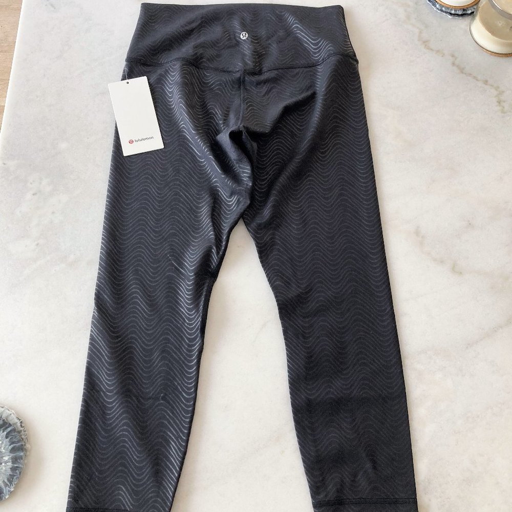 NWT! New Lululemon Align High Rise legging (black emboss) crop, 23" (size 10)